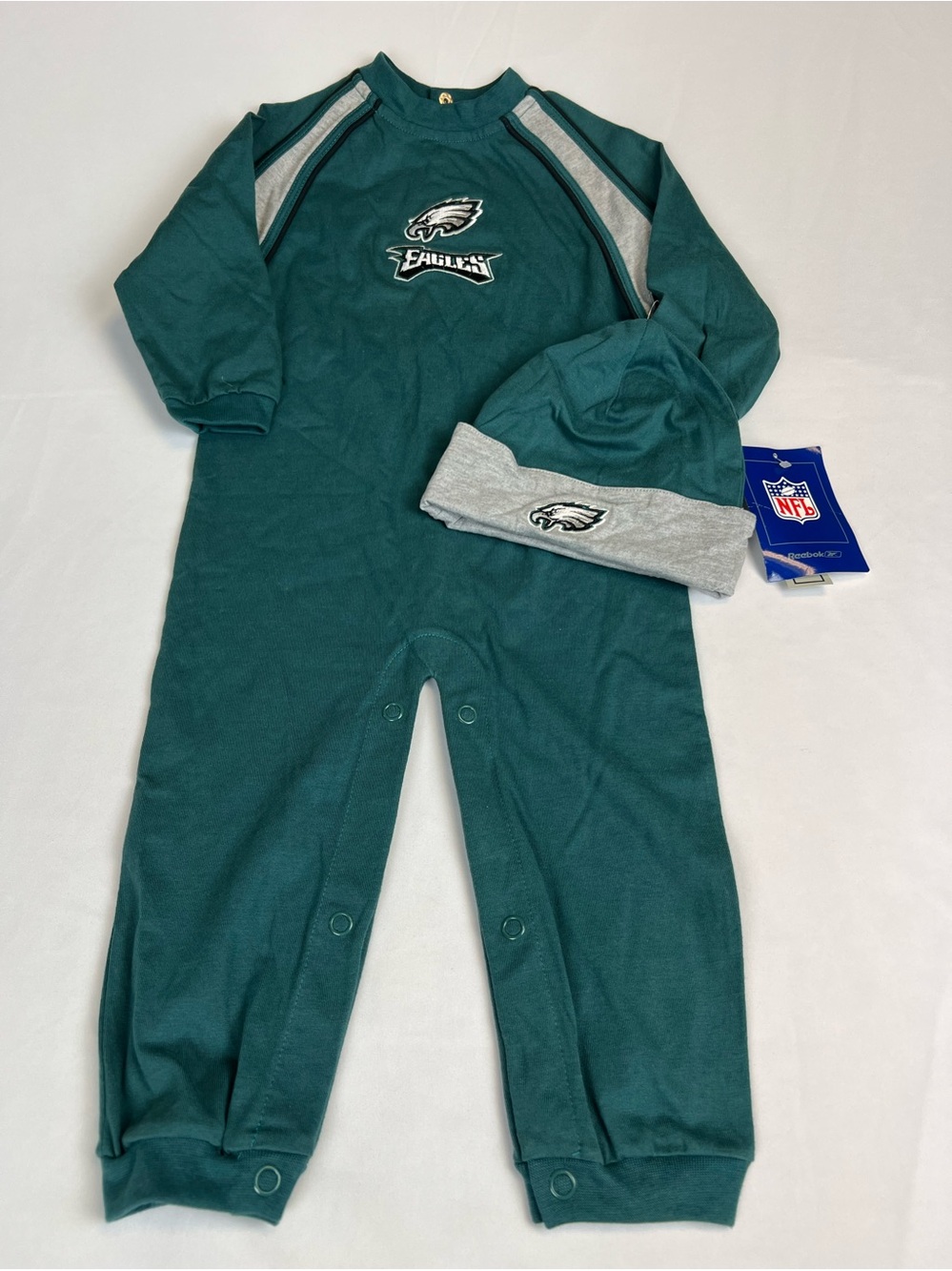 Brand New NFL Philadelphia Eagles Baby Onesie Reebok Set 24 Months NWT